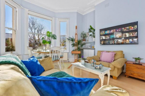Artist's Bright Hampstead Heath Village 2 bed